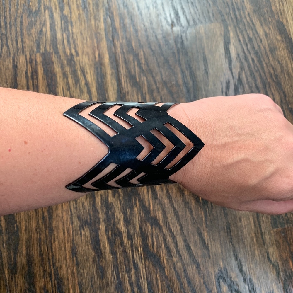🆕 Powder Coated Metal Cuff - Picture 6 of 10